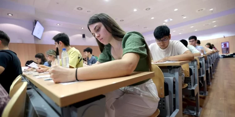 Un total de 3.526 estudiantes presentados a los exámenes de la PAU en Córdoba supera la prueba