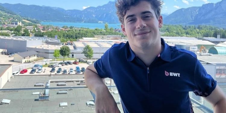 Franco Colapinto visitó la sede de la marca que vestirá de rosa a Alpine en el GP de Austria