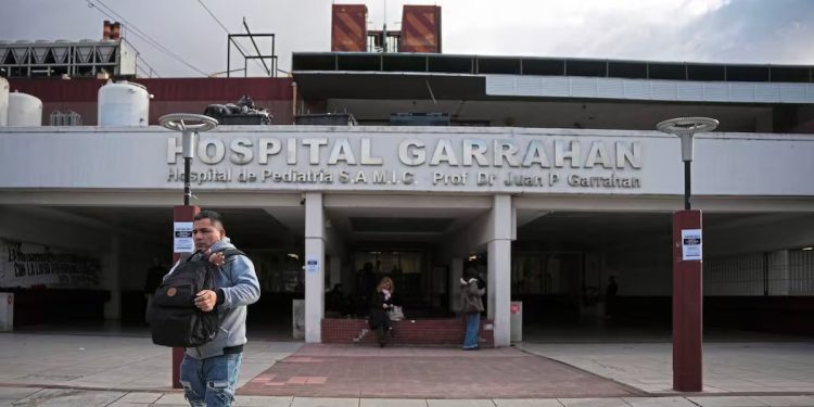 El hospital Garrahan anunció una suba salarial para residentes en medio del conflicto gremial