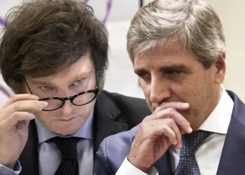 Empresarios y economistas advierten sobre atraso cambiario, necesidad de reformas estructurales y riesgo social en el plan económico