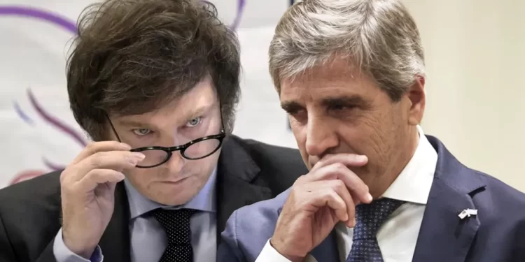 Empresarios y economistas advierten sobre atraso cambiario, necesidad de reformas estructurales y riesgo social en el plan económico