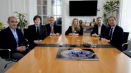 Ministro en llamas, un pedido de Macron a Milei y la "lista negra" en el acuerdo con PRO