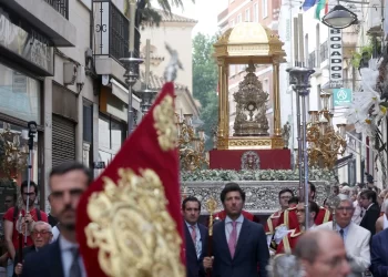 Aires de Corpus en Córdoba con las procesiones de las cofradías por las calles