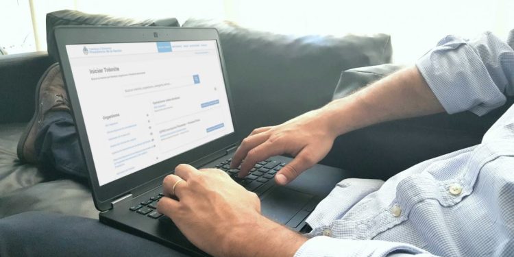 La ANMAT eliminó más de 300 trámites que debían realizar las empresas de medicina