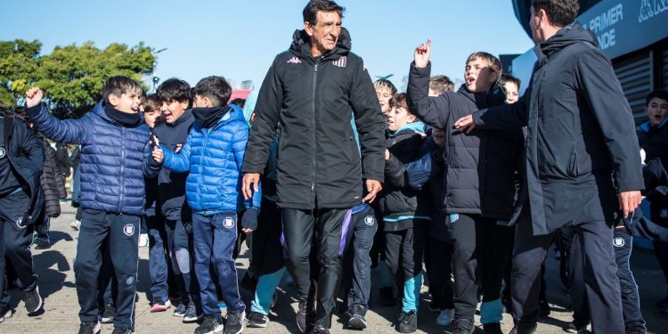 La gran despedida a Racing antes de viajar a Paraguay