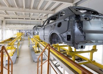 La industria crece, pero no se recupera del todo y advierten por “desafíos” que podrían frenarla