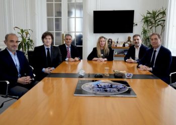 Ministro en llamas, un pedido de Macron a Milei y la “lista negra” en el acuerdo con PRO