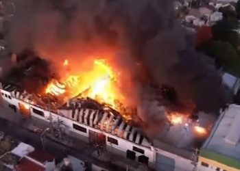 Federico Sturzenegger sugirió que el incendio de una pañalera tendría que ver con una licitación clave del PAMI