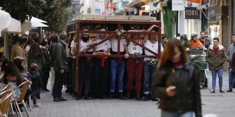 Cambios en la carrera oficial, más formación cristiana y evitar el protagonismo: las sugerencias de los costaleros de Córdoba