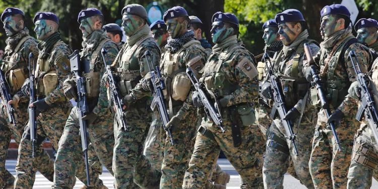 Reclaman a Luis Petri por los bajos salarios de los soldados y el “colapso” de la obra social militar