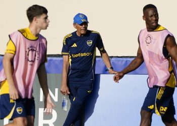 Russo recibió una buena noticia en la práctica de Boca y dejó indicios del 11