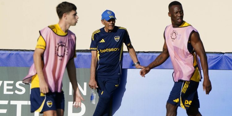 Russo recibió una buena noticia en la práctica de Boca y dejó indicios del 11