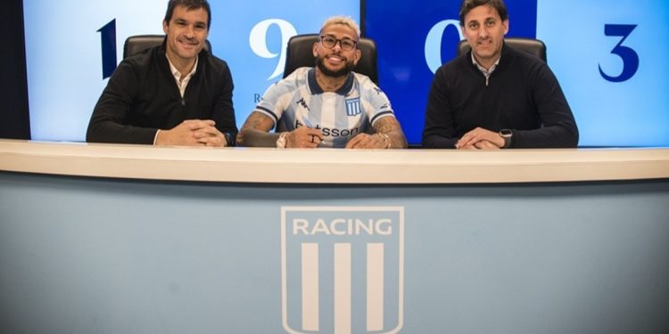 Se va Salas, pero Racing presentó a sus refuerzos