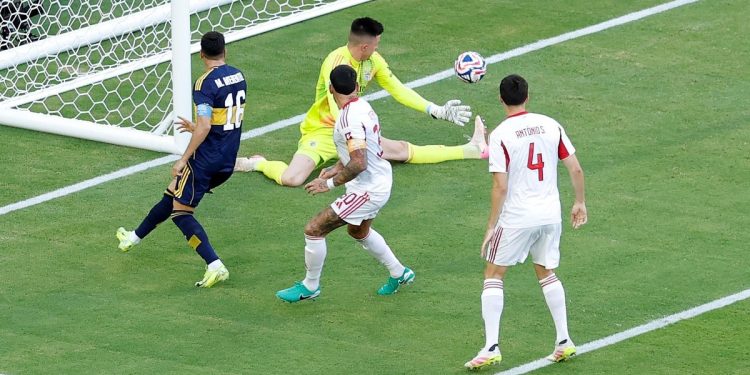 The Boca way: el posteo top que se rindió a los pies del caño de Blanco y el gol de Merentiel