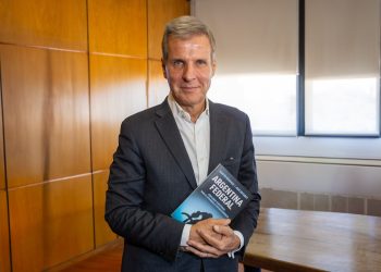 Ulpiano Suarez acompañó a Martín Redrado en el lanzamiento de su último libro