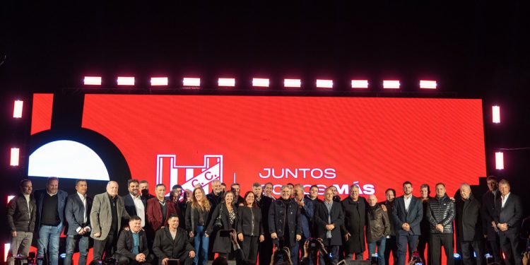 El ameno saludo entre Chiqui Tapia y Andrés Fassi