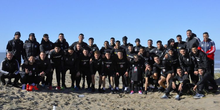 Vuelve la disciplina de Riestra: entrenamiento a las tres de la mañana