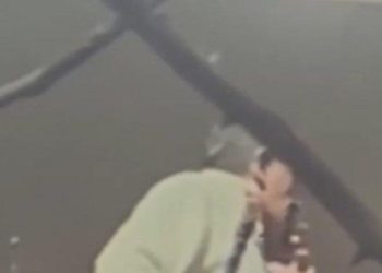 Escándalo por Alperovich: Lo filman fumando en balcón pese a supuesta enfermedad pulmonar-Video-