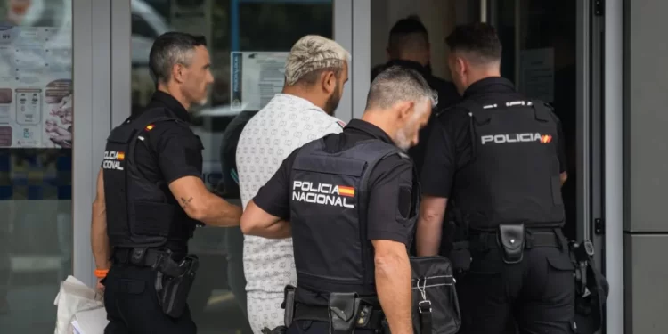 Prisión para el familiar de la novia que lanzó un machetazo a un pariente del novio en la reyerta gitana de Ribeira