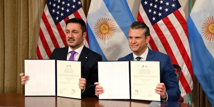 Polémica por la compra de blindados Stryker que realizó Petri: el Ejército cuestiona la decisión. Podriamos haber tenido mejor negociación