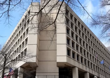 El FBI investiga a los exjefes de la CIA y del FBI por supuesta declaración falsa al Congreso