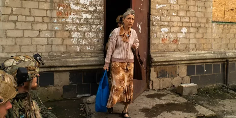 Ucrania evacúa civiles en Donetsk ante el avance ruso y el recrudecimiento de los bombardeos