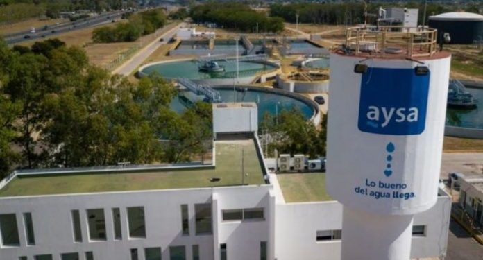 El kirchnerismo busca blindar AySA ante la privatización y consolidar su control estatal