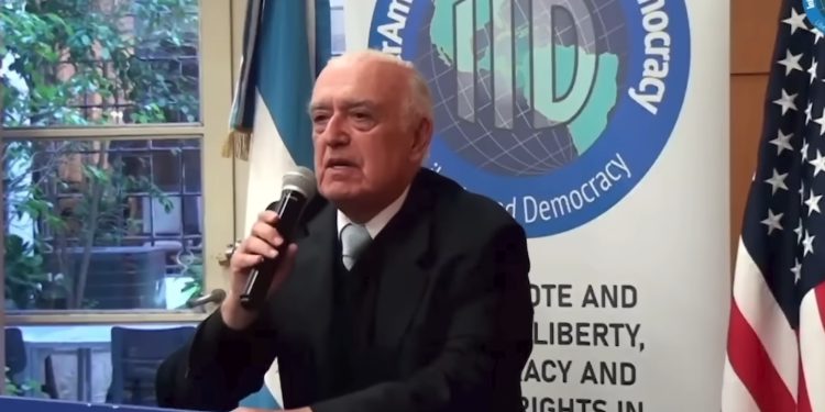 Académicos y ex mandatarios debatieron sobre el estado de derecho en América Latina donde destacó Carlos Ruckauf, quien trató a Lula de ladrón