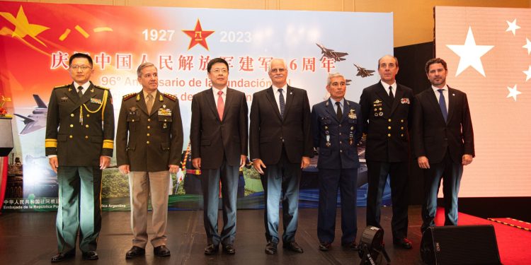 China celebró el aniversario del Ejército Popular de Liberación con fuerte presencia militar argentina