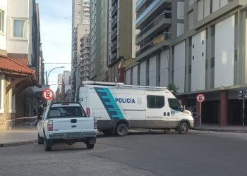 Movilización frente a farmacia IOSFA: riesgo de cierre y alarma por 19.000 afiliados. No llegaron soluciones pero si policía