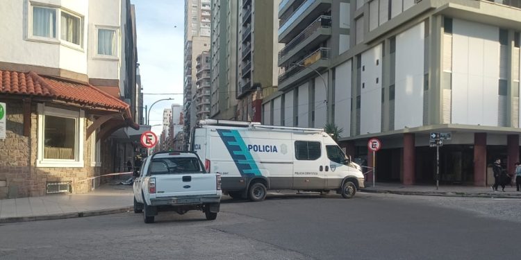 Movilización frente a farmacia IOSFA: riesgo de cierre y alarma por 19.000 afiliados. No llegaron soluciones pero si policía