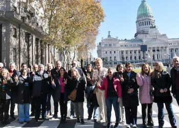 Vergonzoso: Senadores de Unión por la Patria son repudiados por restringir derechos de policías a utilizar baños en el Senado