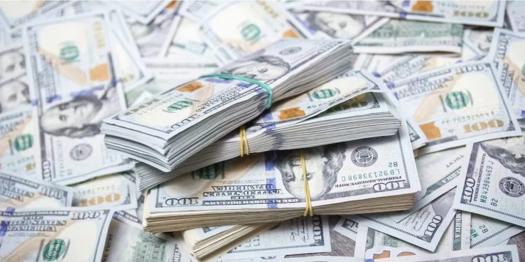 El dólar blue pegó otro salto y alcanzó un nuevo récord.