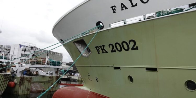 Confuso incidente con pesquero español con bandera de Malvinas en zona económica exclusiva argentina