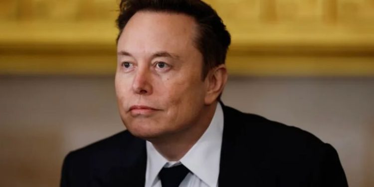 Adiós ChatGPT: Elon Musk liberó una inteligencia artificial súper potente que lo cambia todo