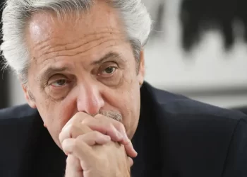 Cínico, caradura y falsafaz: Alberto Fernández, procesado por corrupción, acusa a la Justicia de perseguirlo “por ser peronista”