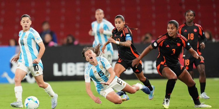 Argentina es superior pero empata con Colombia en semifinales