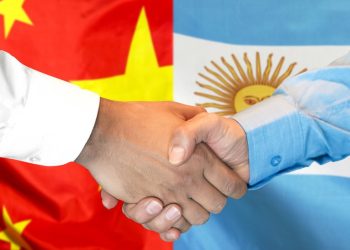 Argentina flexibilizó el ingreso de turistas de China con visa de EEUU