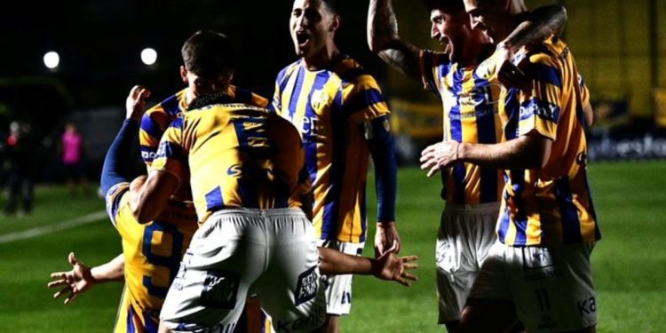 Atlanta le ganó a Racing de Córdoba y se cortó solo en la punta del Nacional