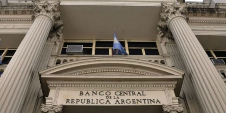 El Banco Central destaca señales de estabilidad económica, aunque persisten alertas en el empleo