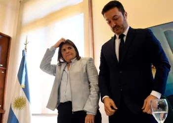 Grave sangría en las Fuerzas Armadas y de Seguridad por sueldos bajos y colapso del sistema de salud: más de 2.700 efectivos pidieron la baja en seis meses