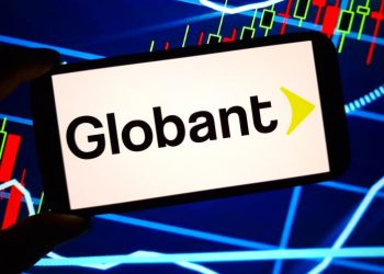 Caen las acciones de Globant en Wall Street tras la salida de su COO, Patricia Pomies