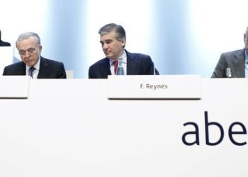 Carlos Godó asume la presidencia del Grupo Godó mientras Javier Godó sigue como editor de La Vanguardia