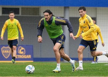 Cavani confirmado: fútbol bajo el agua y regreso con Unión