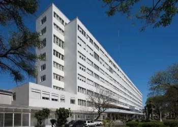 Denuncian abandono estatal y vaciamiento del hospital Churruca tras el suicidio de un suboficial de la Policía Federal dentro del nosocomio