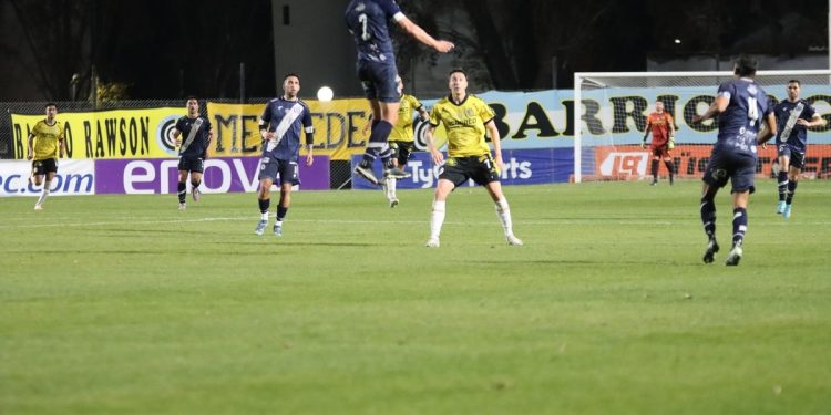 Comunicaciones y San Martín de Burzaco quedaron a mano en el cierre de la fecha