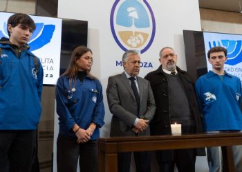 Con Cornejo a la cabeza, Mendoza hizo un homenaje a las víctimas del atentado a la AMIA
