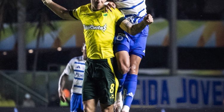 Defensa comenzó con el pie derecho en la Vitória Cup: le ganó 1-0 a Cruzeiro