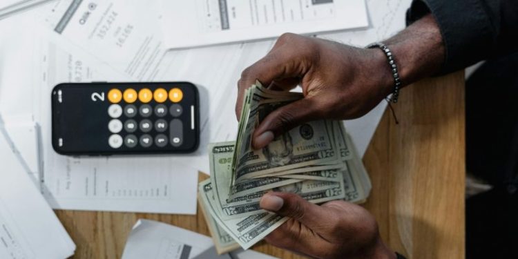 Dólar oficial: cómo cerró su cotización HOY viernes 4 de julio