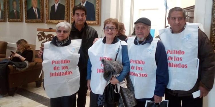 Dura carta abierta del Partido de los Jubilados de Mendoza contra Milei: “No somos un gasto”